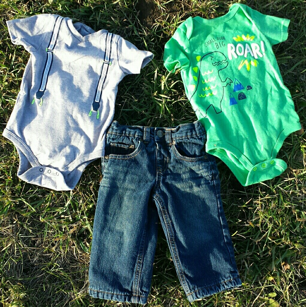 Bundle: fleece-lined jeans and two onesies